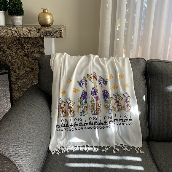 Cat Lovers Scarf or Shawl. - Picture 4 of 13